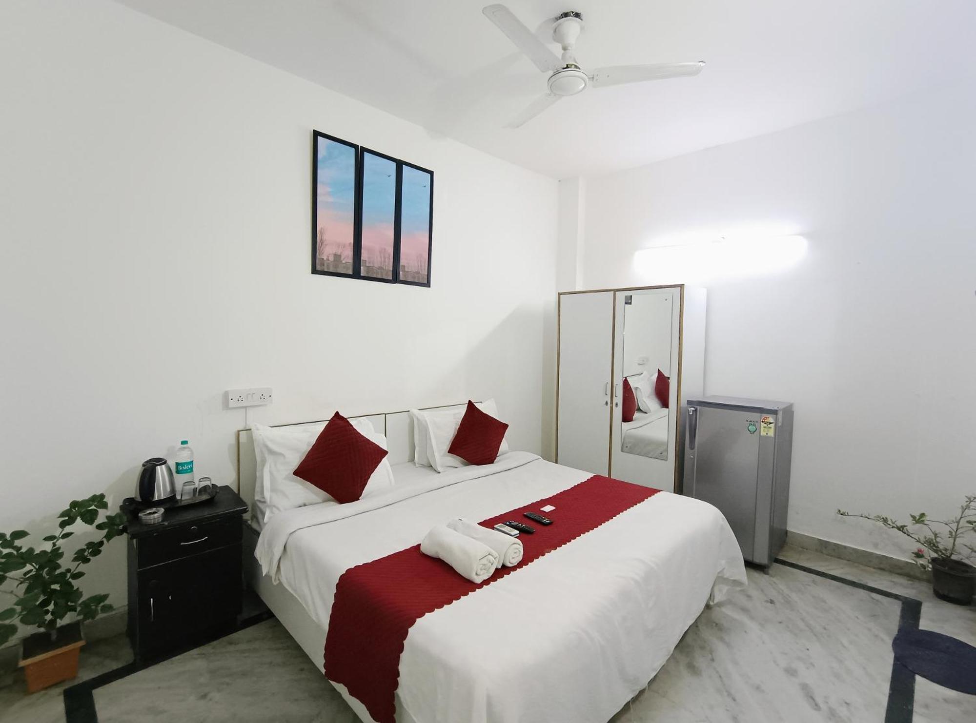 Hotel Hauz Khas Fort View New Delhi Exterior photo
