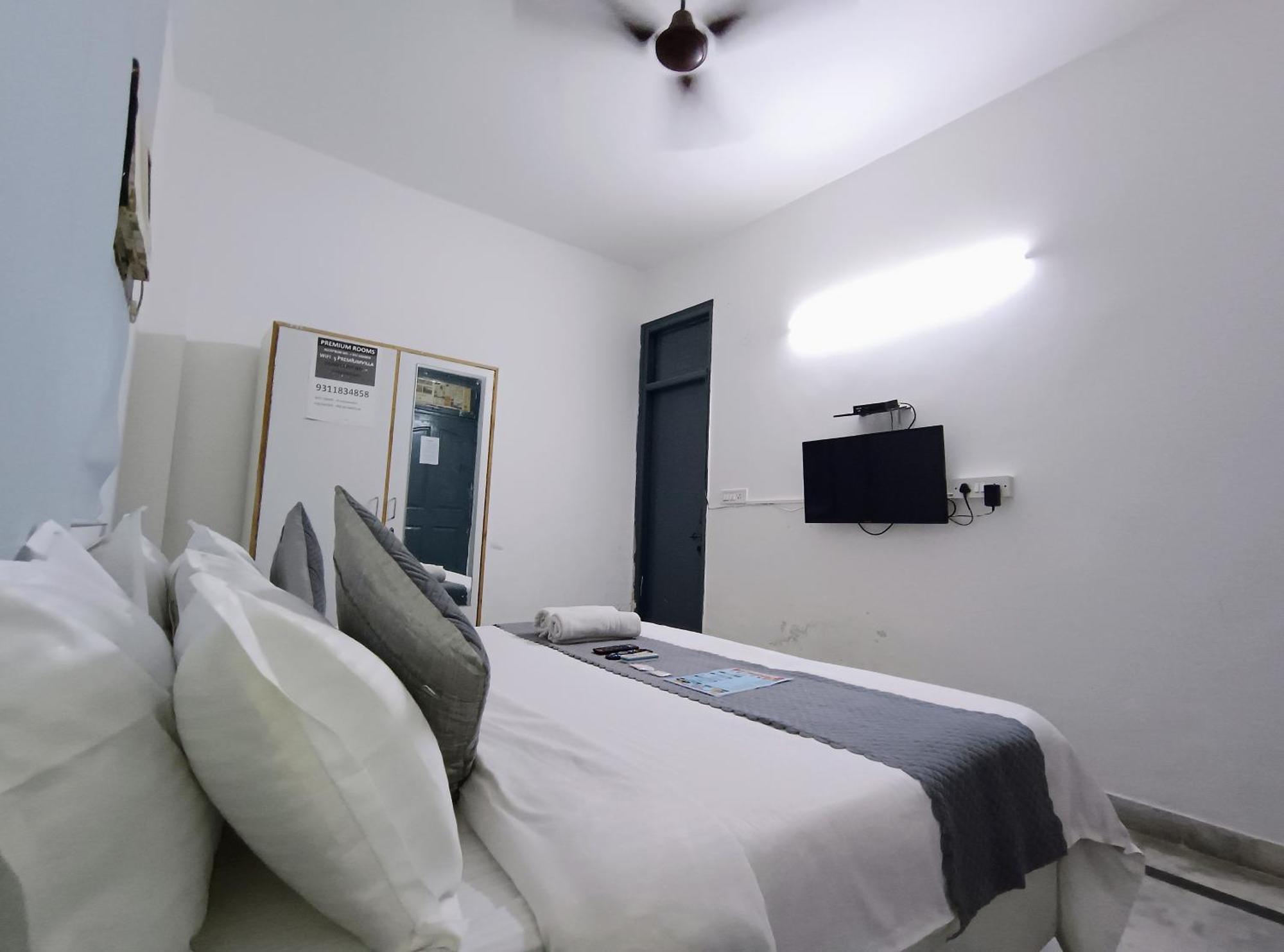 Hotel Hauz Khas Fort View New Delhi Exterior photo
