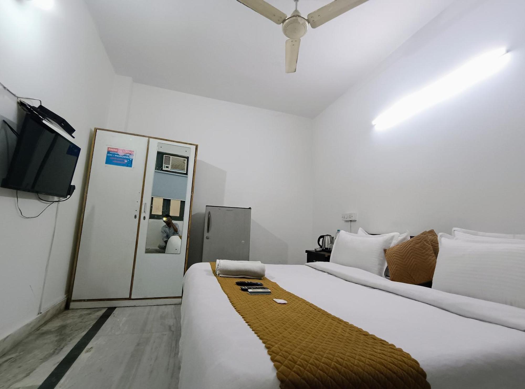Hotel Hauz Khas Fort View New Delhi Exterior photo