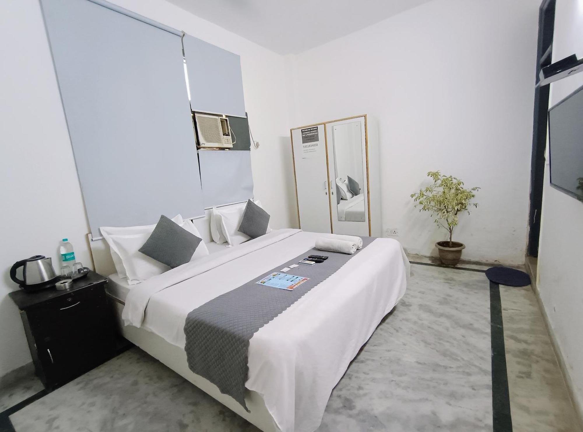 Hotel Hauz Khas Fort View New Delhi Exterior photo