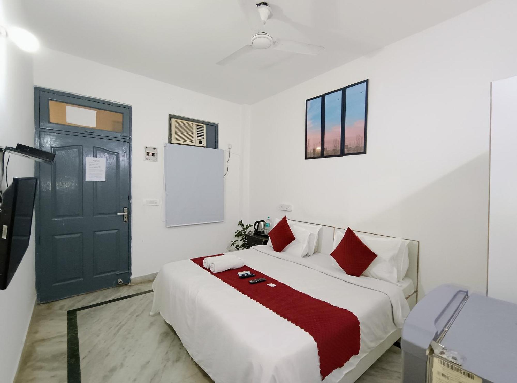 Hotel Hauz Khas Fort View New Delhi Exterior photo