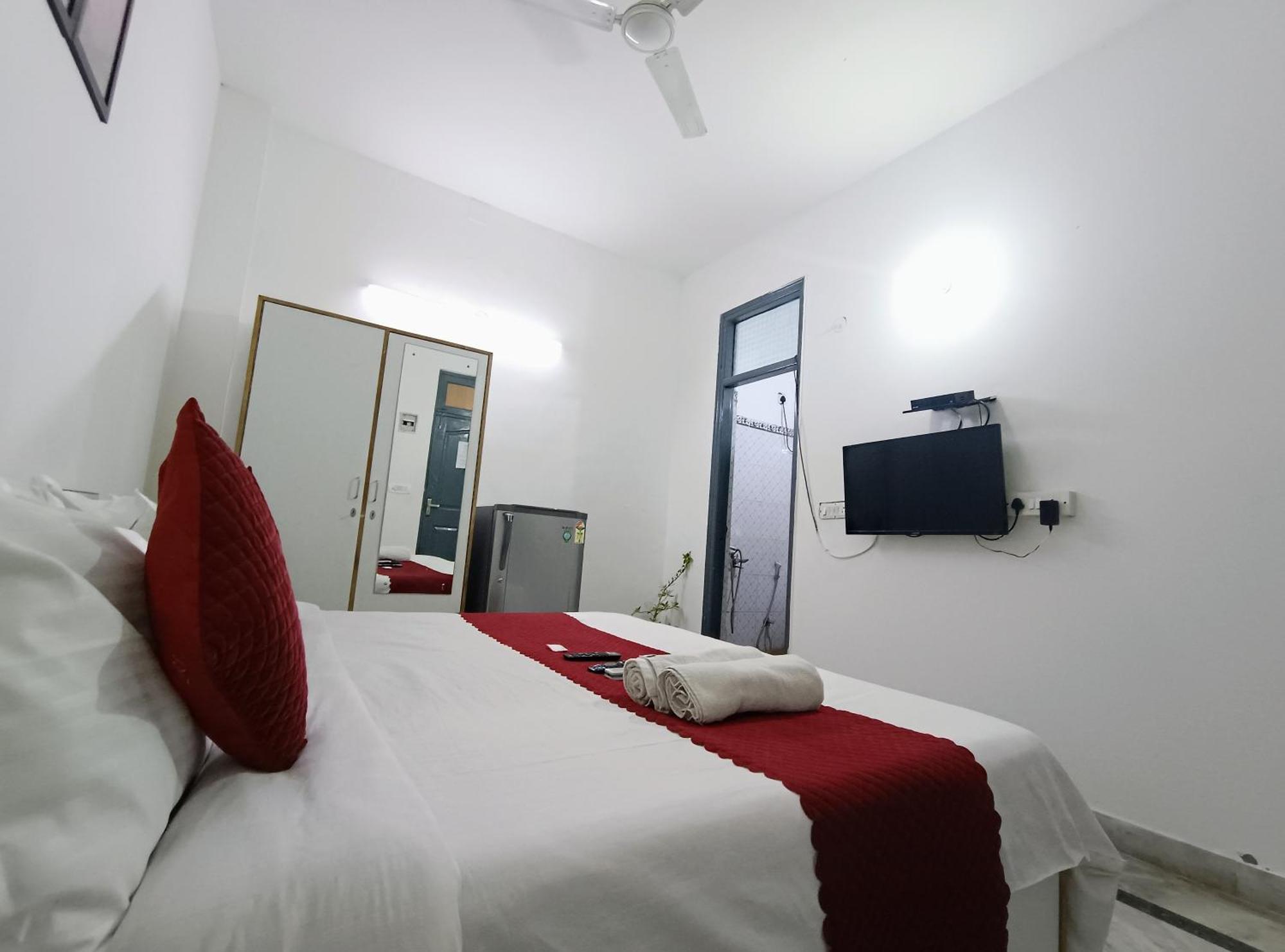 Hotel Hauz Khas Fort View New Delhi Exterior photo