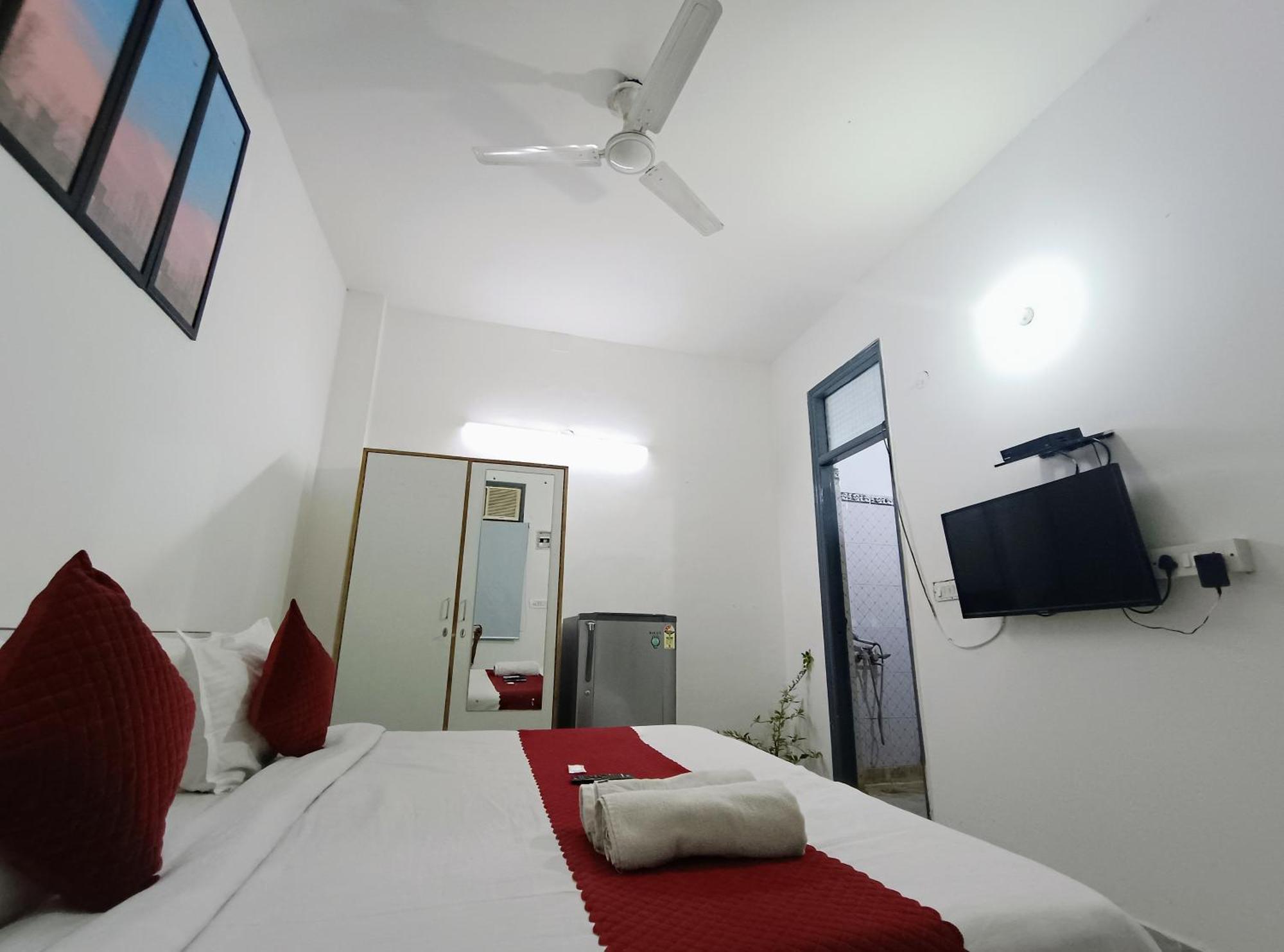 Hotel Hauz Khas Fort View New Delhi Exterior photo