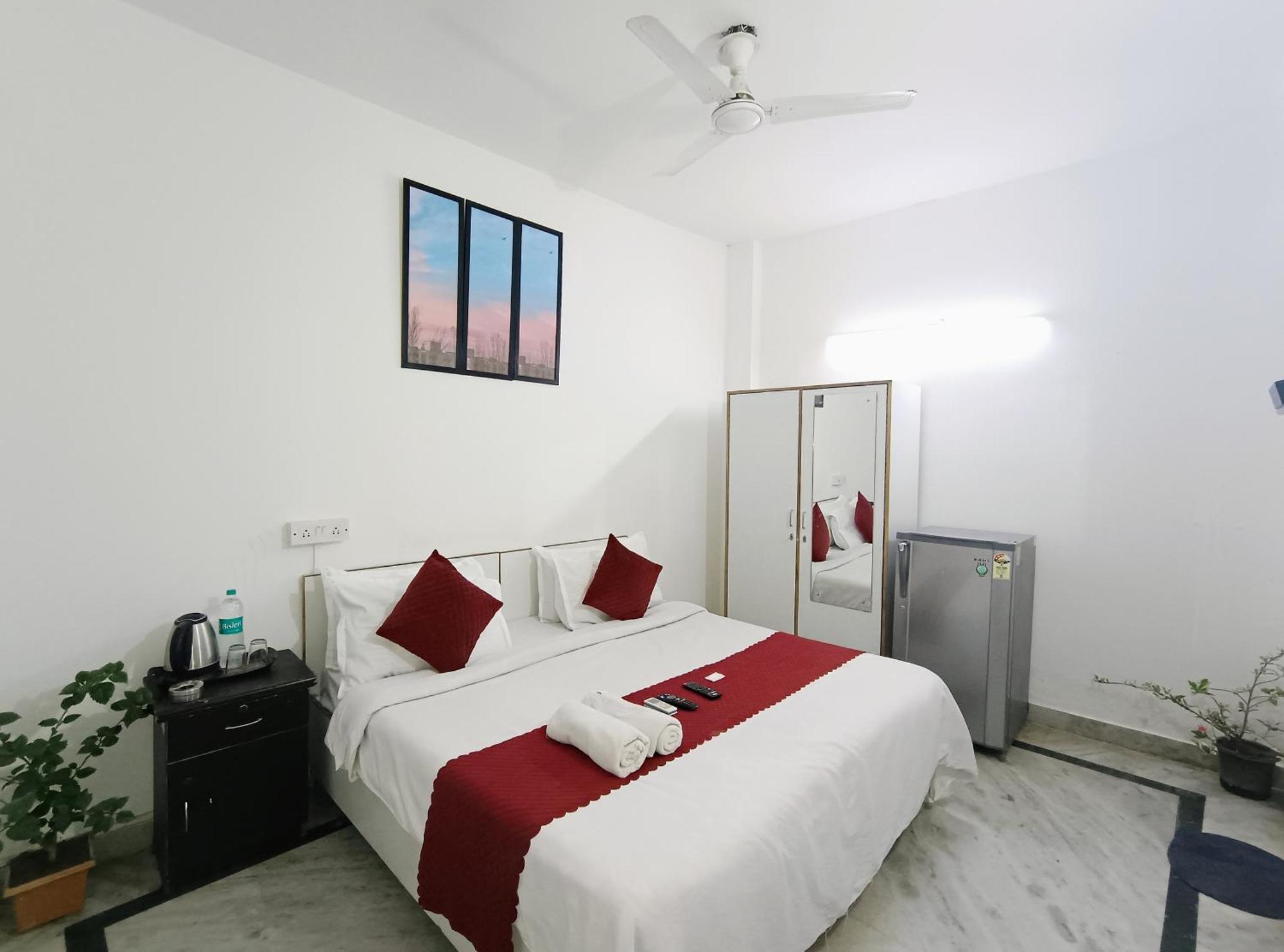 Hotel Hauz Khas Fort View New Delhi Exterior photo