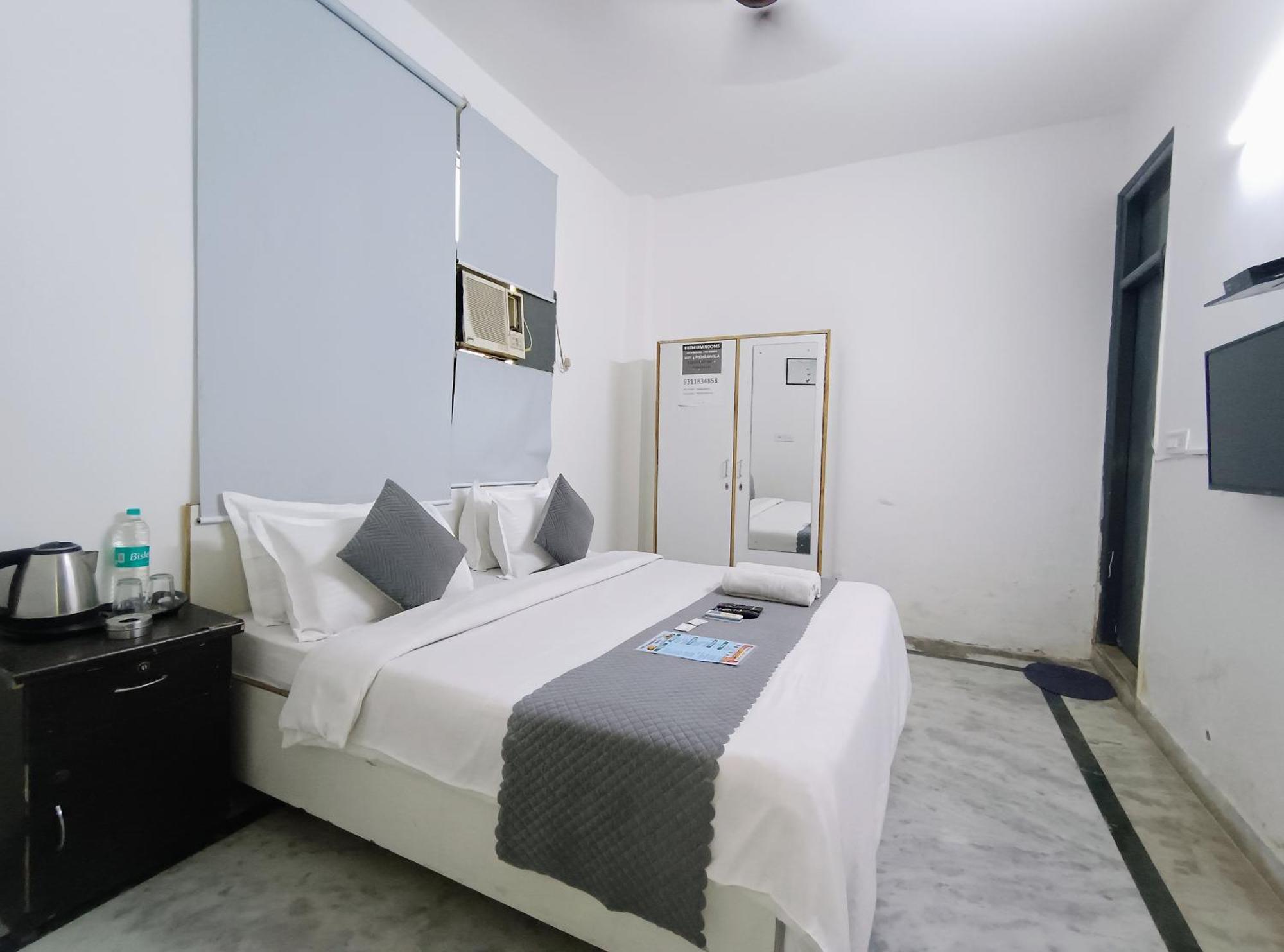 Hotel Hauz Khas Fort View New Delhi Exterior photo